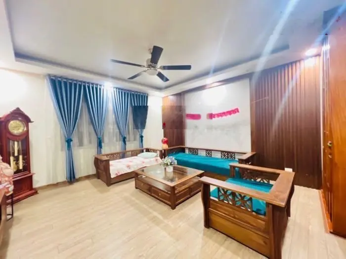Bán nhà mặt phố Nguyễn Văn Lộc Hà Đông. Vị trí trung tâm, kinh doanh đỉnh cao. 5 tầng 100m2 42,5 tỷ