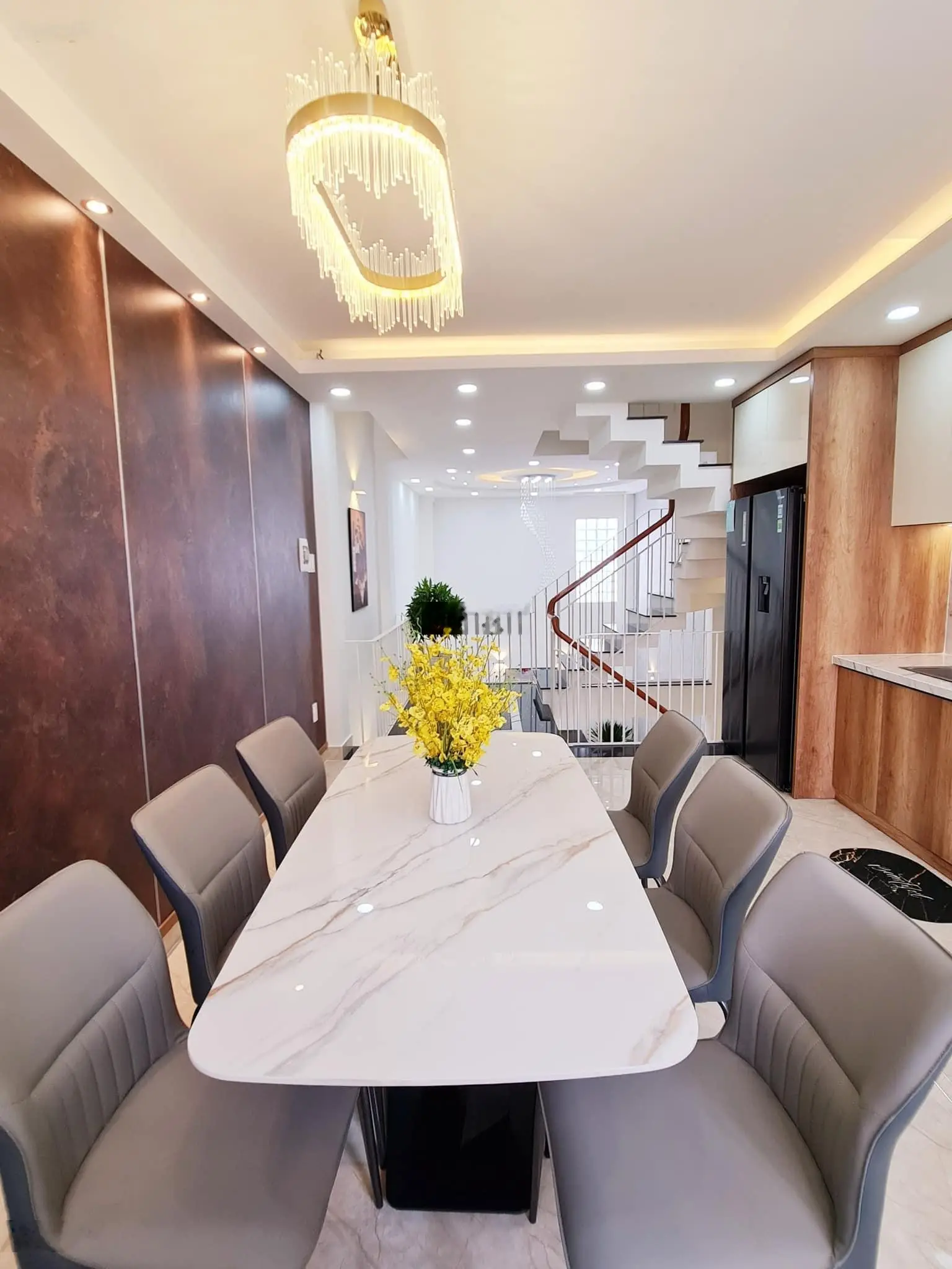 Không thể còn căn thứ 2, nhà Lê Thị Riêng, P. Bến Thành, Q1, 78m2, HĐ thuê 20tr, sổ riêng