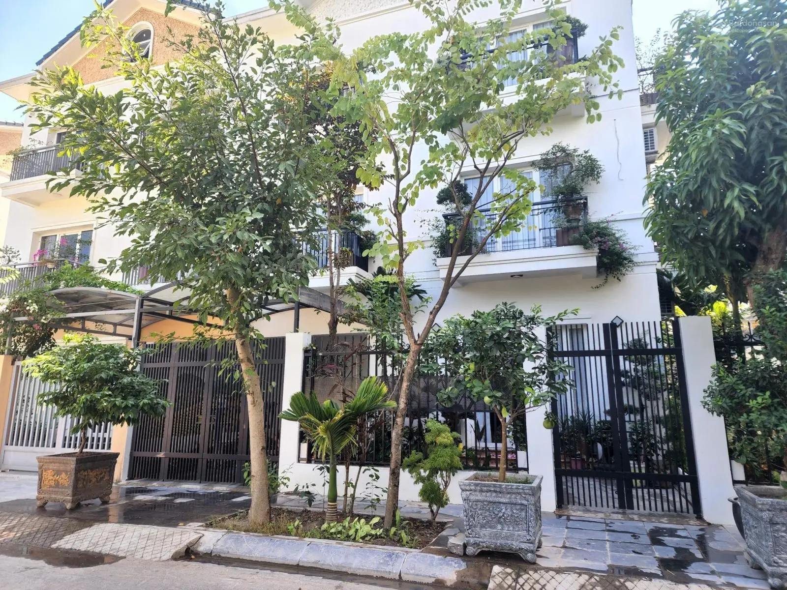Cần bán ngay biệt thự song lập 135m đường 17m hướng đông nam giá tốt để chuyển đổi Vin Cổ Loa