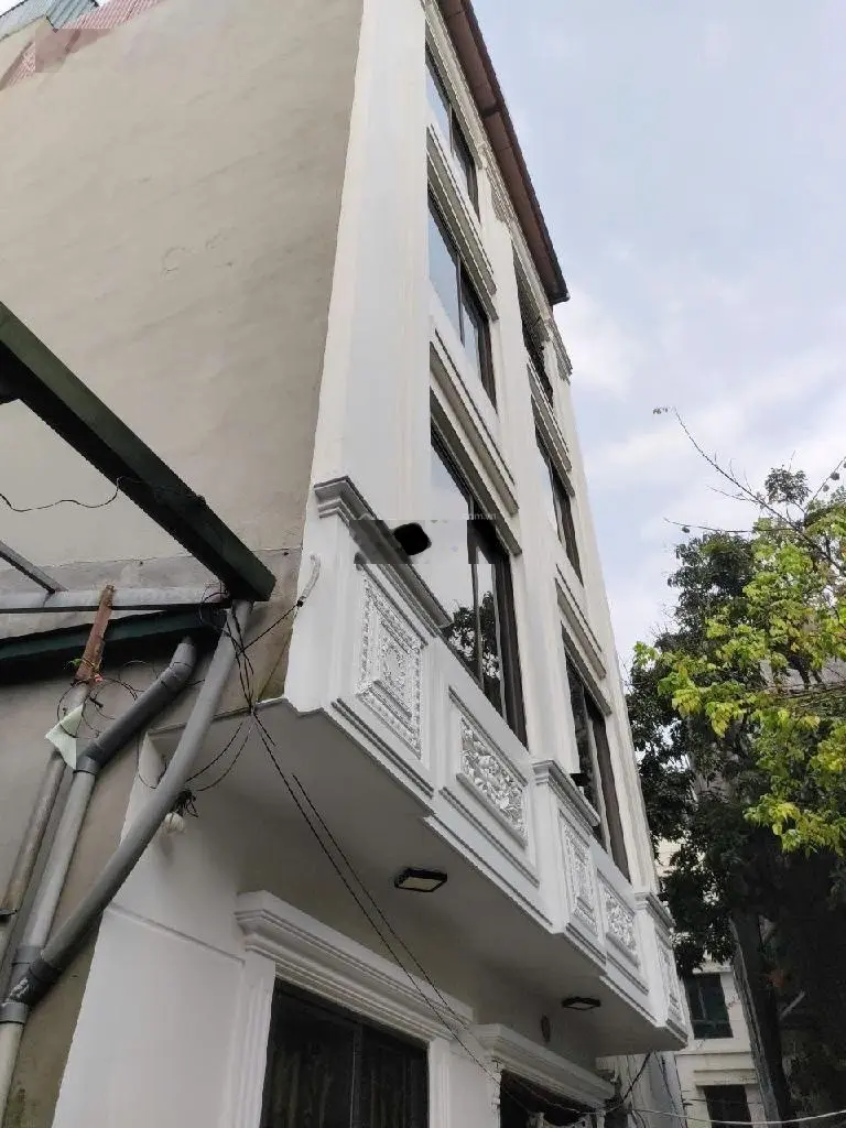 Bán nhà 4 tầng DT 43m2. cạnh trường tiểu học long biên. gần ô tô, full nội thất ở ngay, lô góc