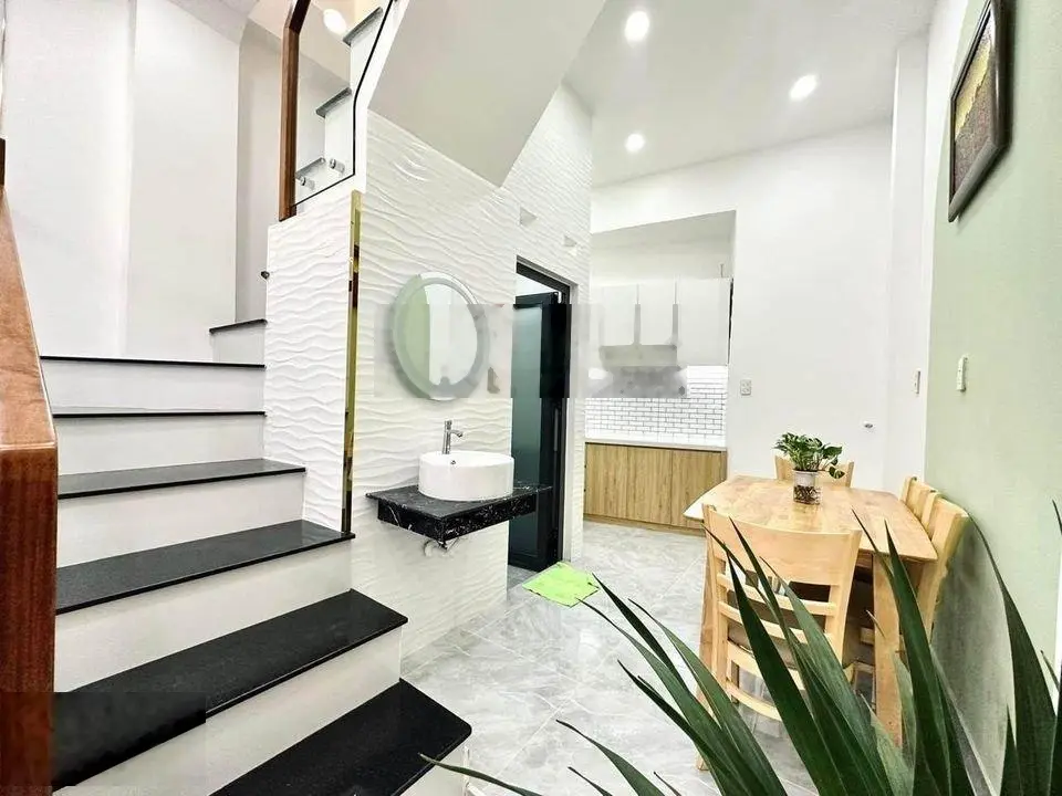 Bán nhà gần chợ Bà Hom, trệt/lầu