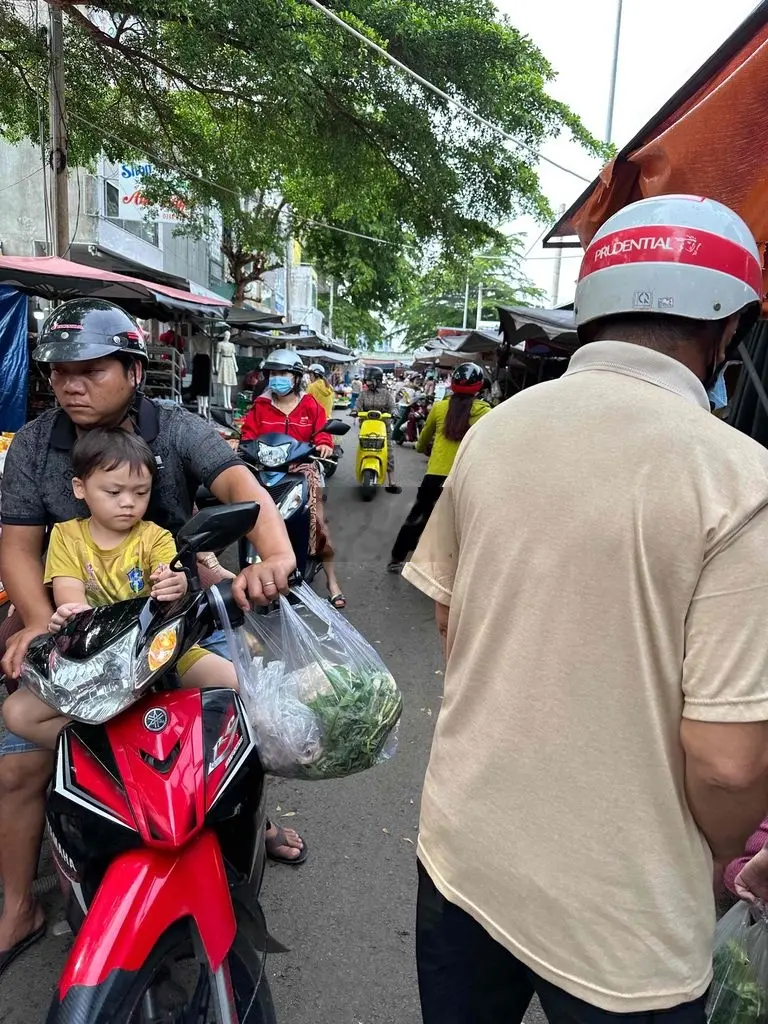 Nhà mặt tiền Trong Chợ Huyện Tân Phú , Khu bán đồ gia dụng
