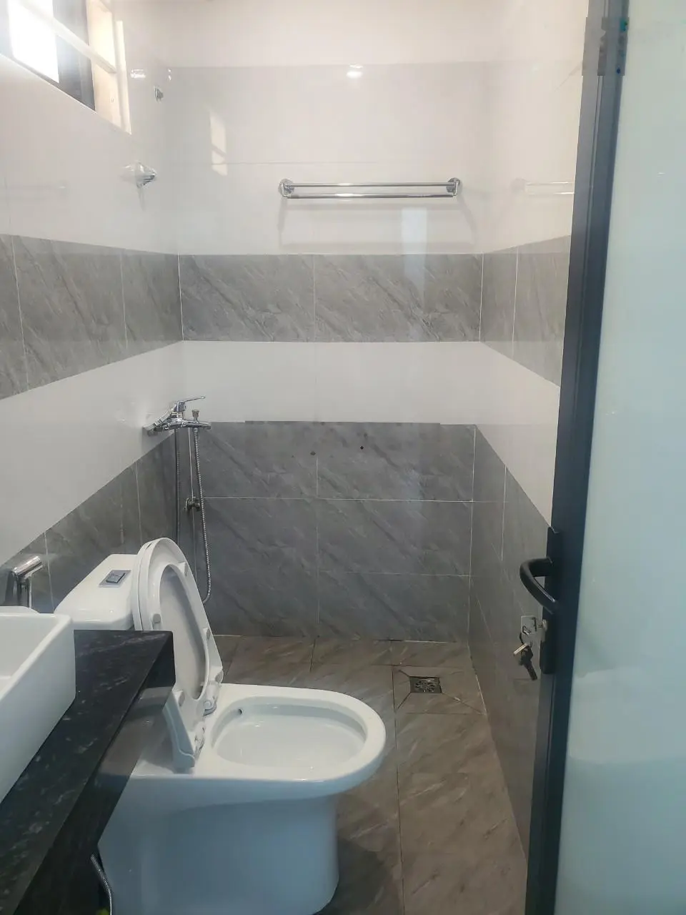 Gấp gấp nhà phố Vũ Ngọc Phan 50m 5 tầng MT4m chỉ 14,9 tỷ lô góc ô tô KD