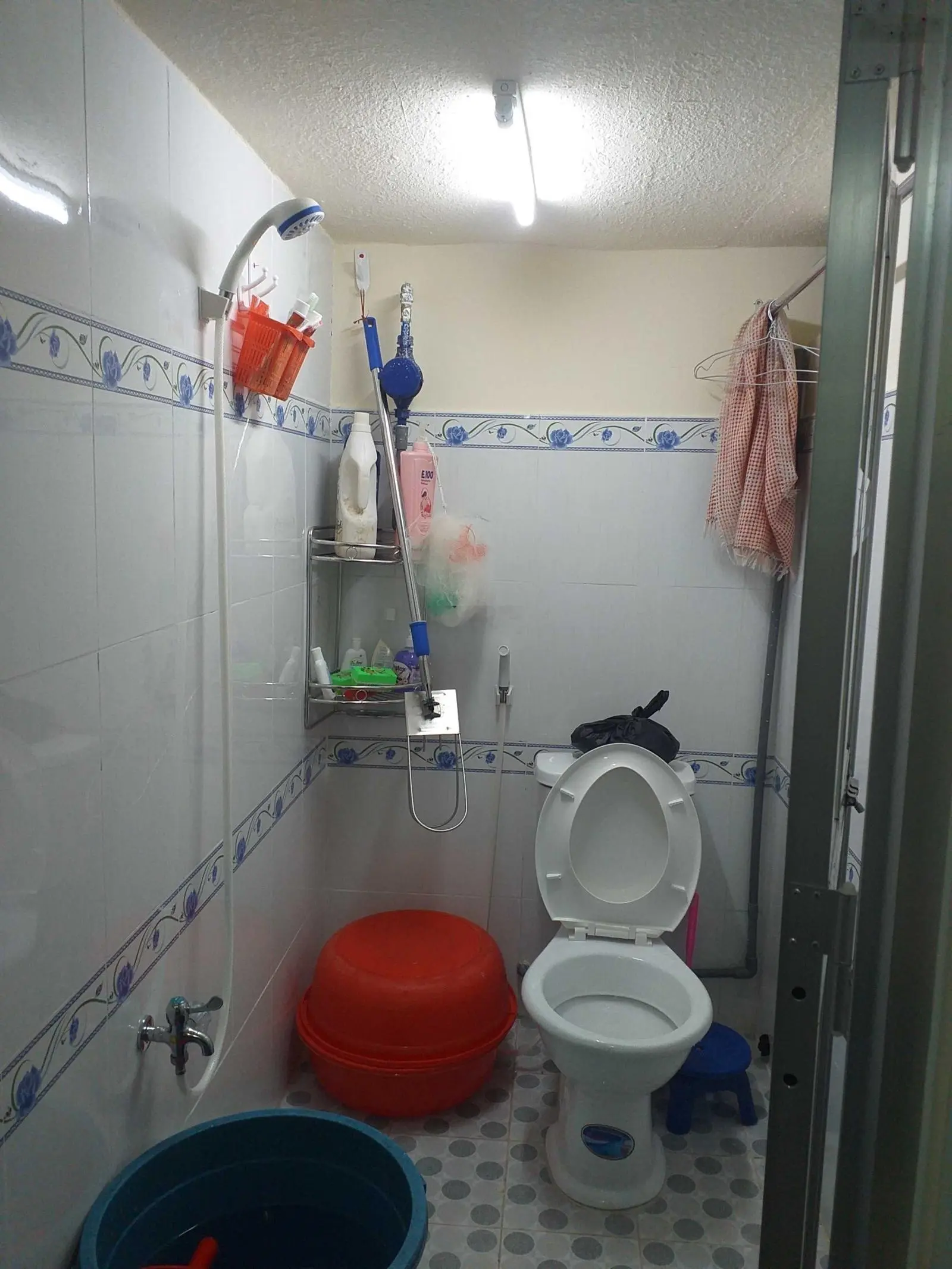 Bán CHDV 3 tầng kề trường ĐH, cổng KCN 14,5 tỷ thu nhập ngay 65 triệu / 1 tháng ĐT 0908 126 *** - Q12