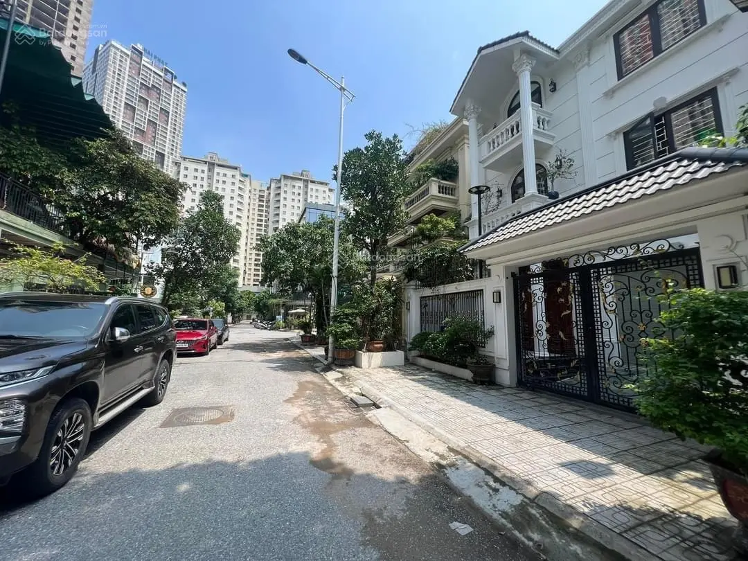 Biệt thự song lập - vip - xung quanh đầy đủ dịch vụ - sổ đỏ cất két