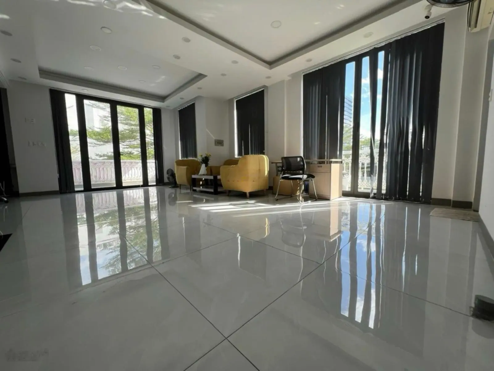 Bán biệt thự KD cho thuê 250m2 4 tầng Tân Phong - Phú Mỹ Hưng - sau Vivo City Quận 7 giảm giá 30xty