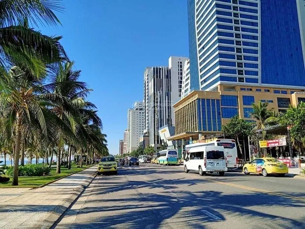 Ngôi nhà nổi tiếng: có suối chảy cạnh nhà, gần biển, dưới chân báo đảo Sơn Trà nhưngchỉ nửa triệu $