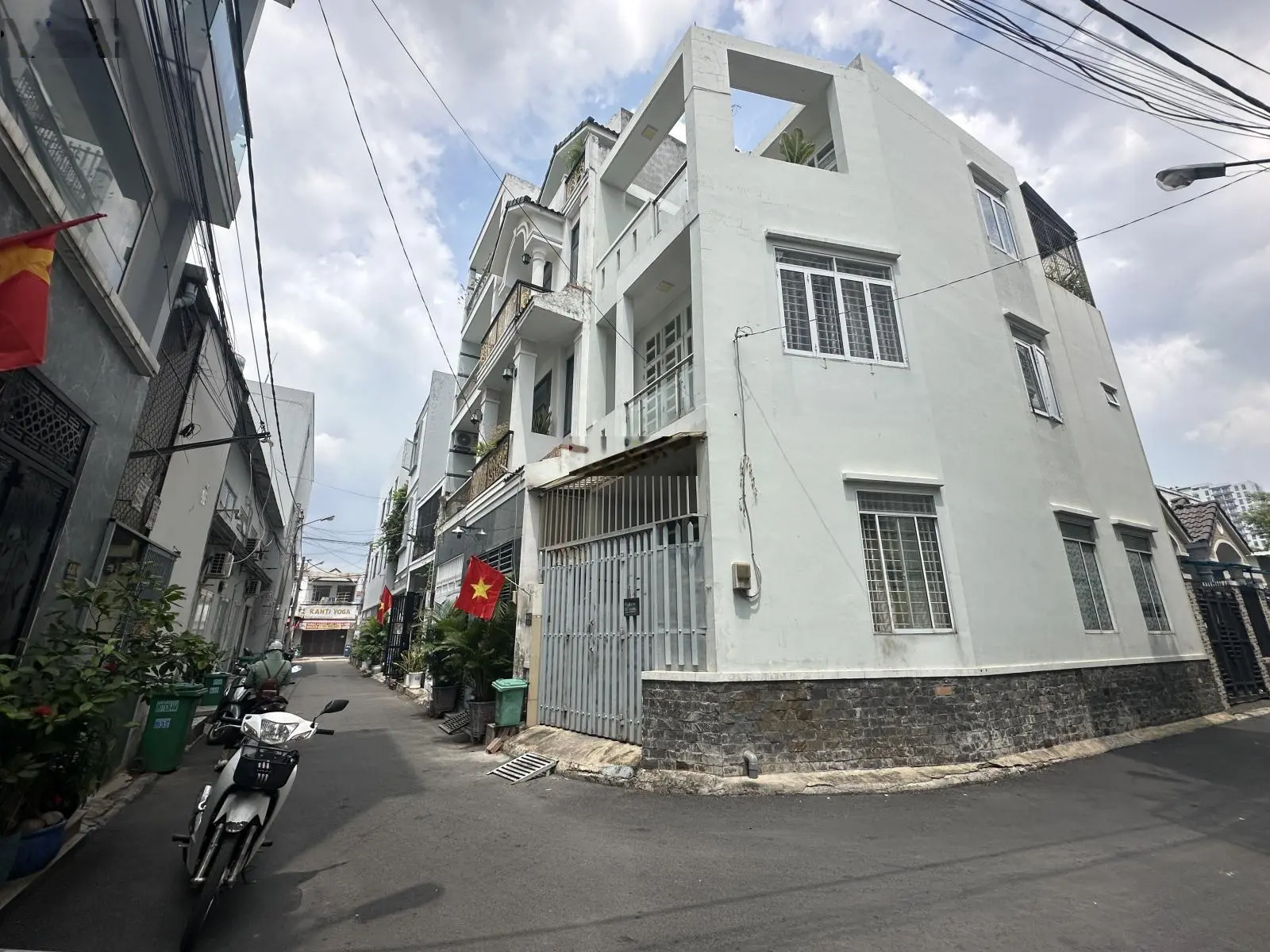 Bán nhà đẹp 3 tầng - 60m2- sát đặng văn bi - trường thọ lô góc ô tô đậu trước nhà nhỉnh 6 tỷ
