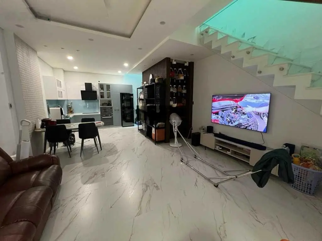 Khu vip bàu cát - nguyễn hồng đào- đồng đen - hxh nhựa 6m -4 tầng- 55m2(5 x11m)- full nội thất xịn