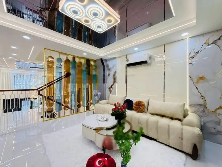 Bán gấp nhà 1/ Lê Thị Bạch Cát , P11 , Q11. DT 114m2 giá 4 tỷ 9.Sổ hồng riêng