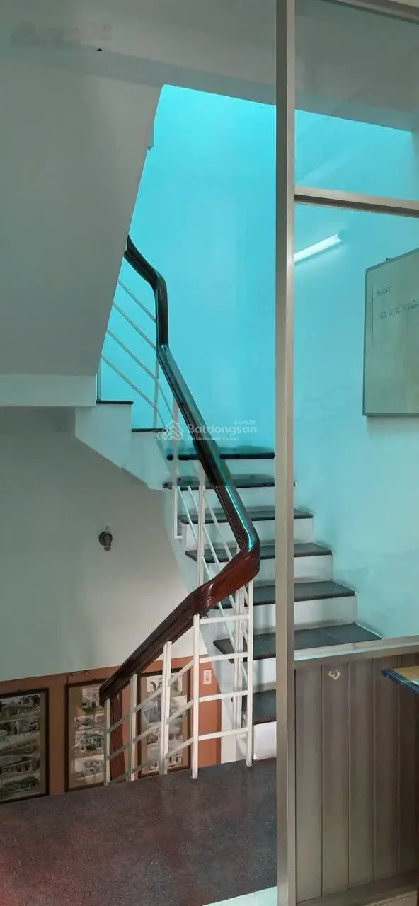 Hạ giá rẻ nhất thị trường nhà 3 tầng MT Nguyễn Thị Minh Khai chỉ 8,5 tỷ, ngang 5,4m