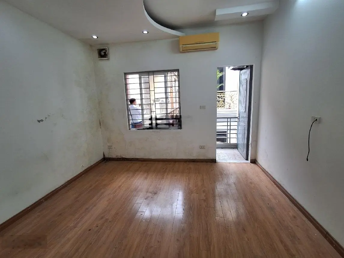 Bán nhà Trần Quốc Hoàn, Cầu Giấy: 40/44m, 3 tầng, MT 4m giá 14 tỷ. Ngõ ô tô tránh, ở vừa kinh doanh