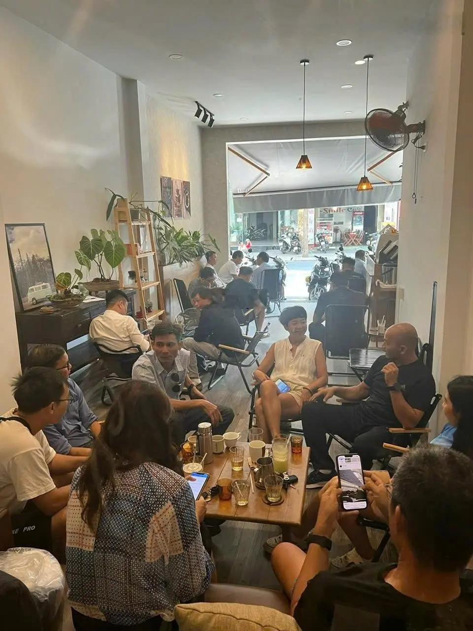 Tổng hợp nhà MT Hoàng Hoa Thám hướng Đông. DT: 89.5m2, ngang 4.5m ngay gần Vincom, giá 26.5 tỷ