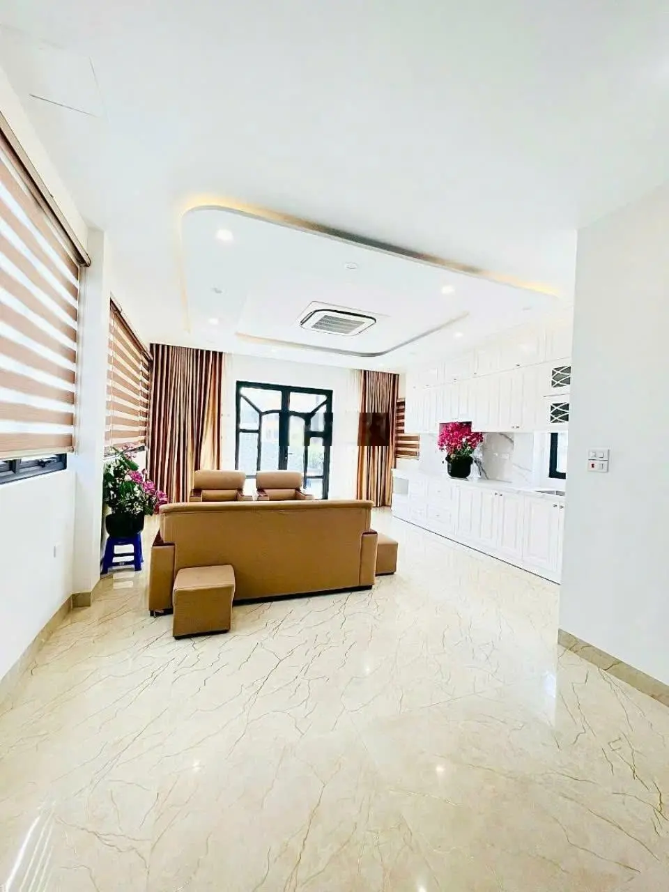 Bán nhà phố Nguyễn Hoàng, kinh doanh sầm uất, đường thông các ngả, 65m2 18 tỷ