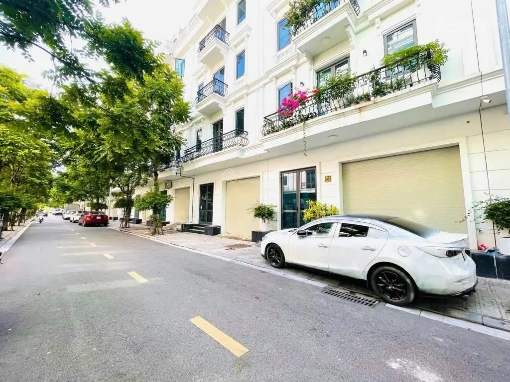 Cần bán liền kề Kiến Hưng Luxury giá 18,5 tỷ VND, 70m2, 4 phòng ngủ