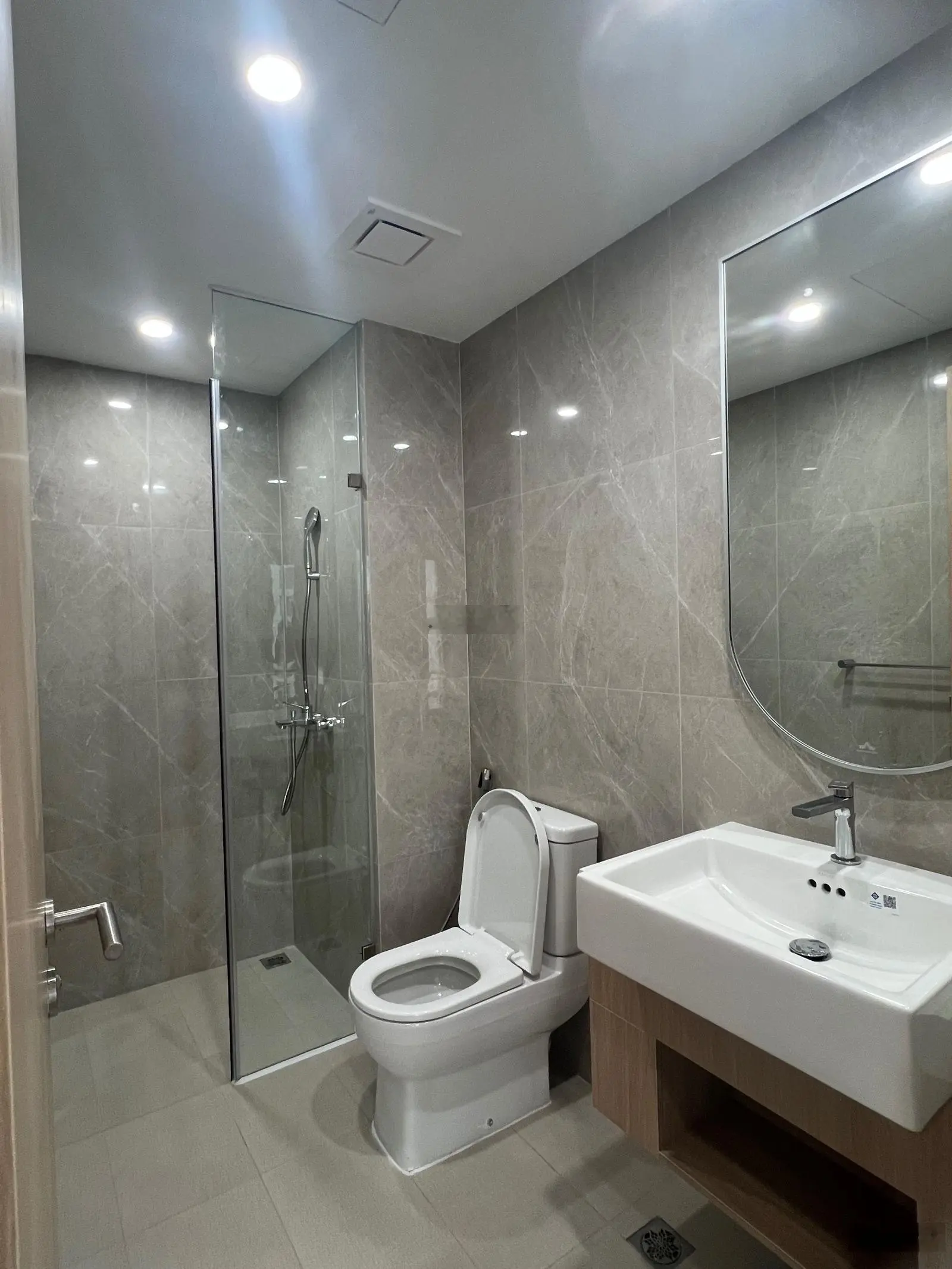 Chính chủ bán gấp 2PN Masteri Centre Point, lỗ 3,9 tỷ view hồ bơi mát mẻ 0918 587 ***