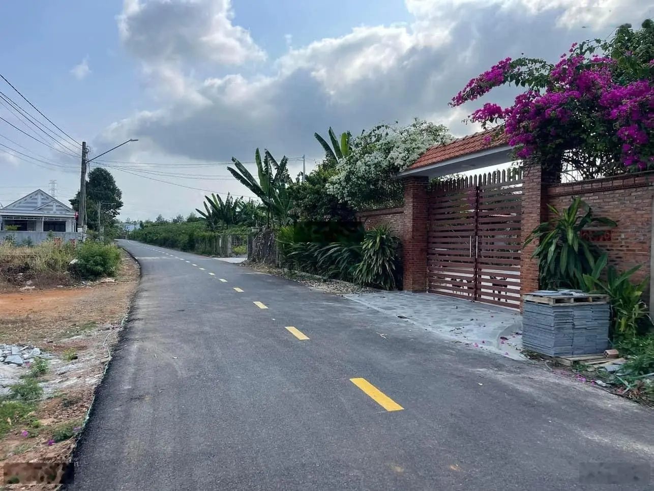 Gom vốn cần bán gấp lô đất ngay MTĐ Võ Văn Kiệt, Sóc Trăng gần TTS Giao Thông Vận Tải. DT 120m2/SHR