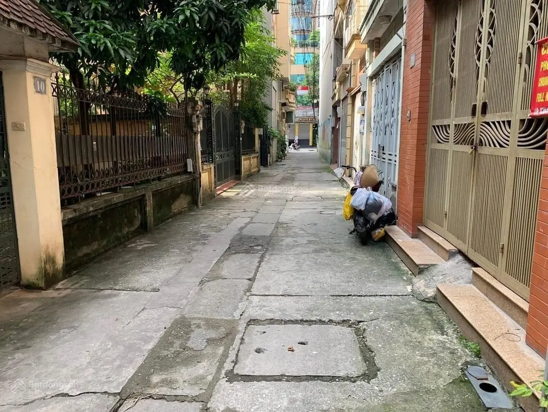Bán nhà đội cấn - ba đình - ôtô đỗ cửa - ngõ nông rộng 4m - 70m - 3tầng - mt 3,8m - giá 16,5 tỷ.