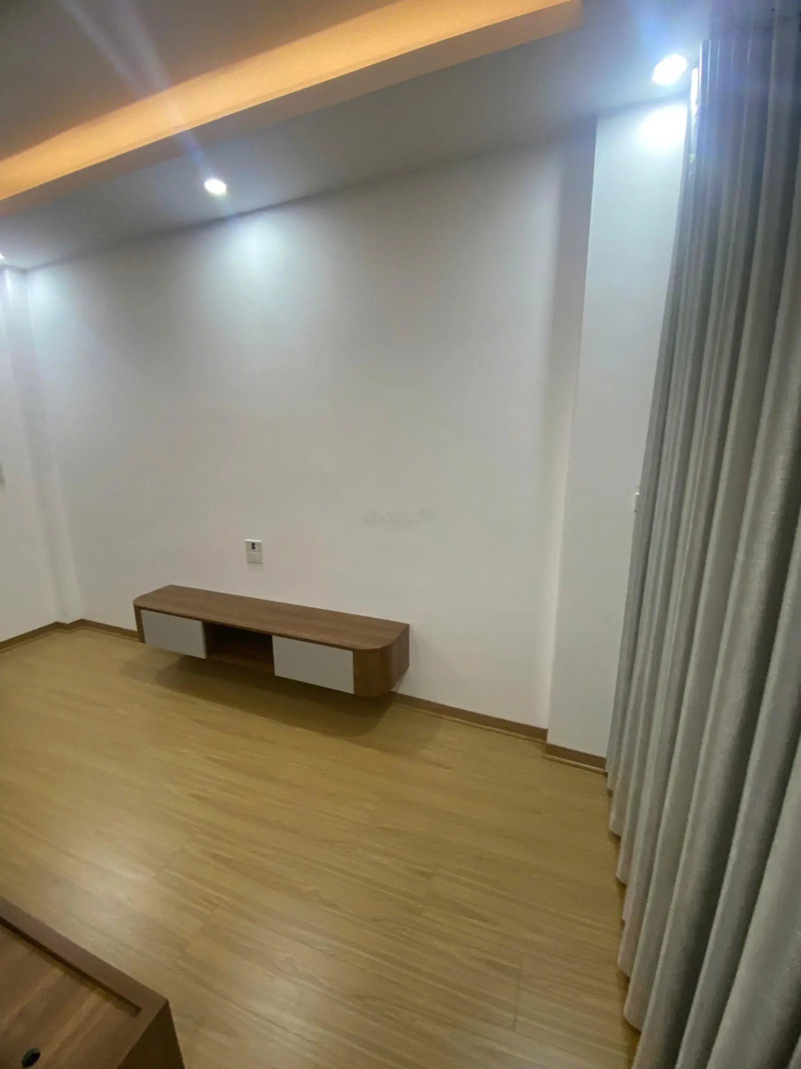 Bán Nhà Gần Bến Xe Yên Nghĩa Ô Tô Tới Cửa Vị Trí Đẹp Có Chỗ Để Ô Tô Ngày Đêm Cách 30m