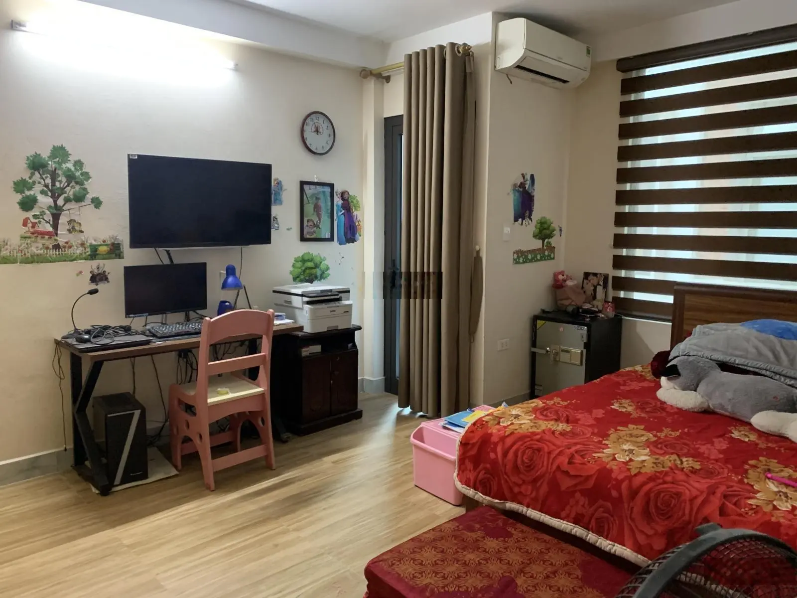11 ty Nhà 5 tầng, gara oto rộng, 4 phòng ngủ 47m2, xây kiên cố