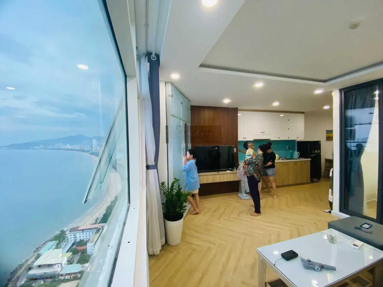 Bán căn hộ nội thất đẹp view biển ở Mường Thanh Khánh Hòa