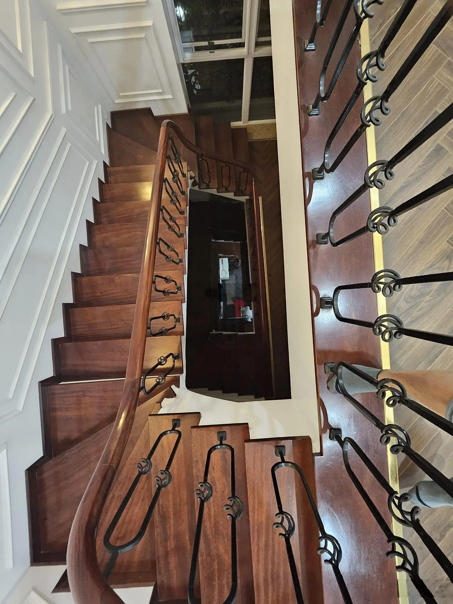 Bán nhanh nhà phố Hào Nam - ô tô - 42m2 - 5 tầng - mặt tiền 4m - 10.8tỷ 0394 743 ***