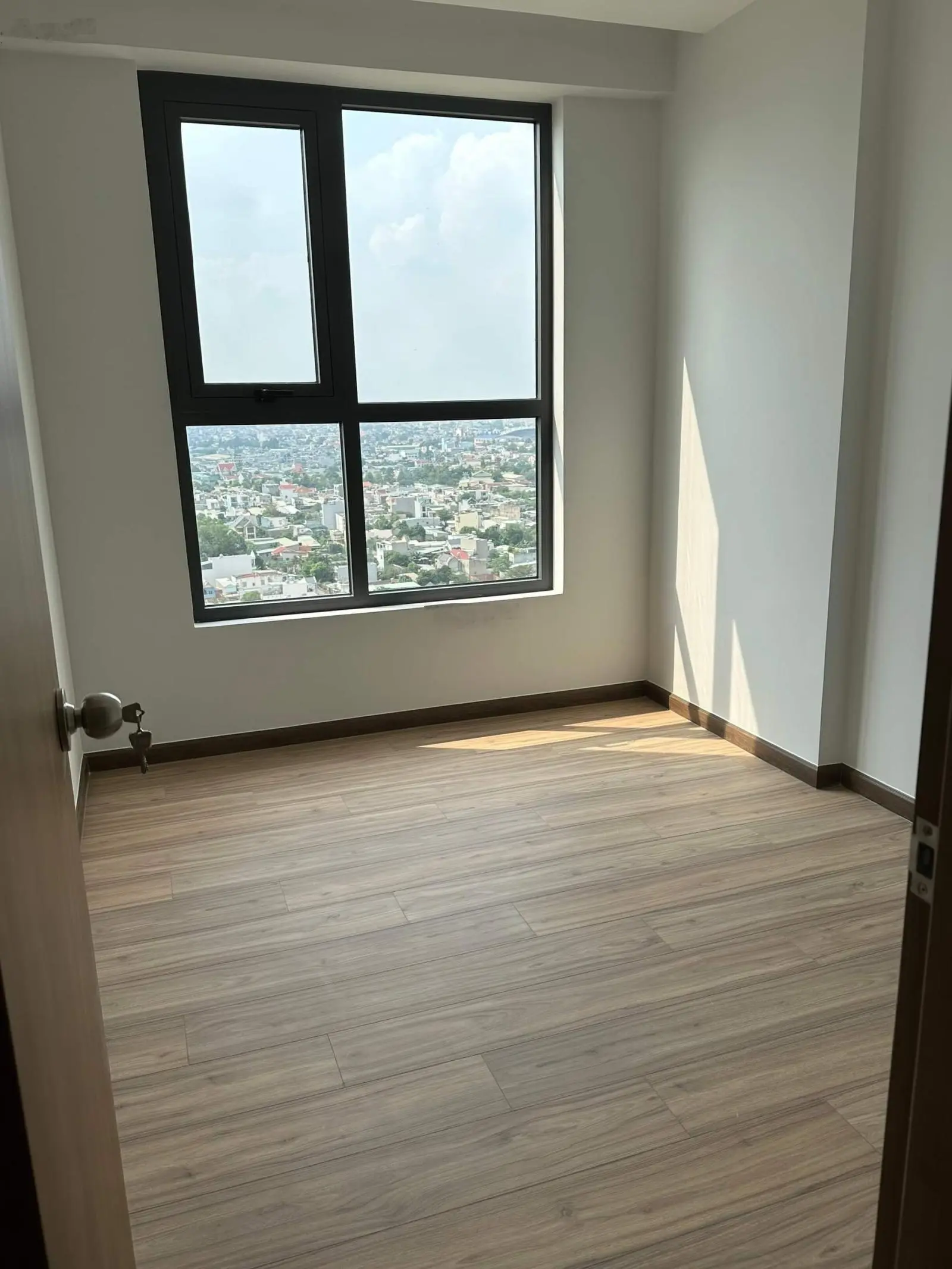 Siêu hot, Bcons Plaza 48m2, 2PN đẹp như căn góc mà giá rẻ hơn gần 200tr, chỉ 1 tỷ 670 bao thuế phí