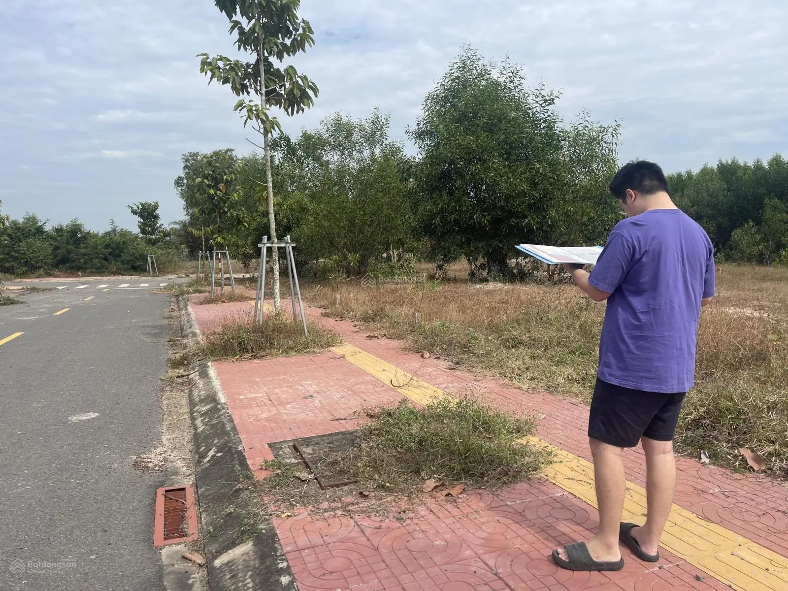 cần bán 1 lô đất tại dự án mega2 kim oanh giá bao hết 960 ra hợp đồng lh 0908 010 ***