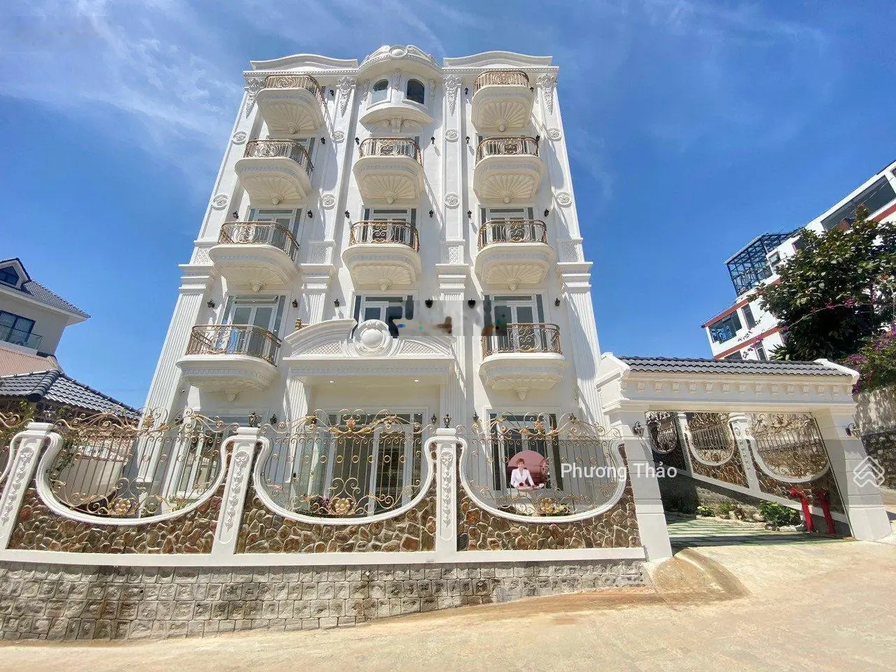 Bán biệt thự 232m2, view cực đẹp, mới, thang máy, pccc, gara, sân vườn, Trịnh Hoài Đức, 0984 262 ***