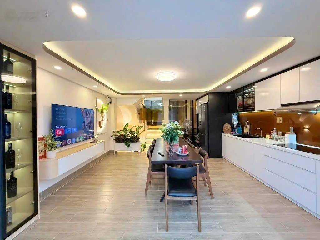 Nhà 6tầng, THANG MÁY, FULL nội thất ngang 5m. Nở hậu. Chỉ 10tỷ8. HXH thông sát MT Phạm Văn Chiêu.