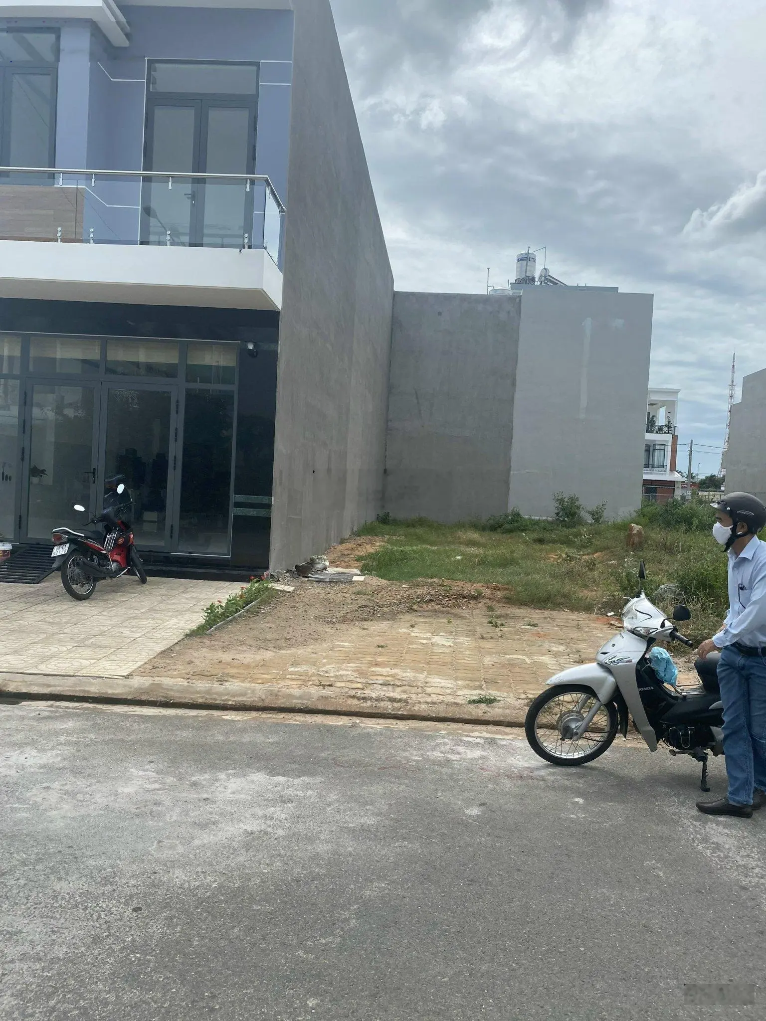 Ngộp - cần bán 100m2 thổ cư - MTKD Đào Duy Tùng - TP Phan Thiết giá ngộp - mã lô C2/34