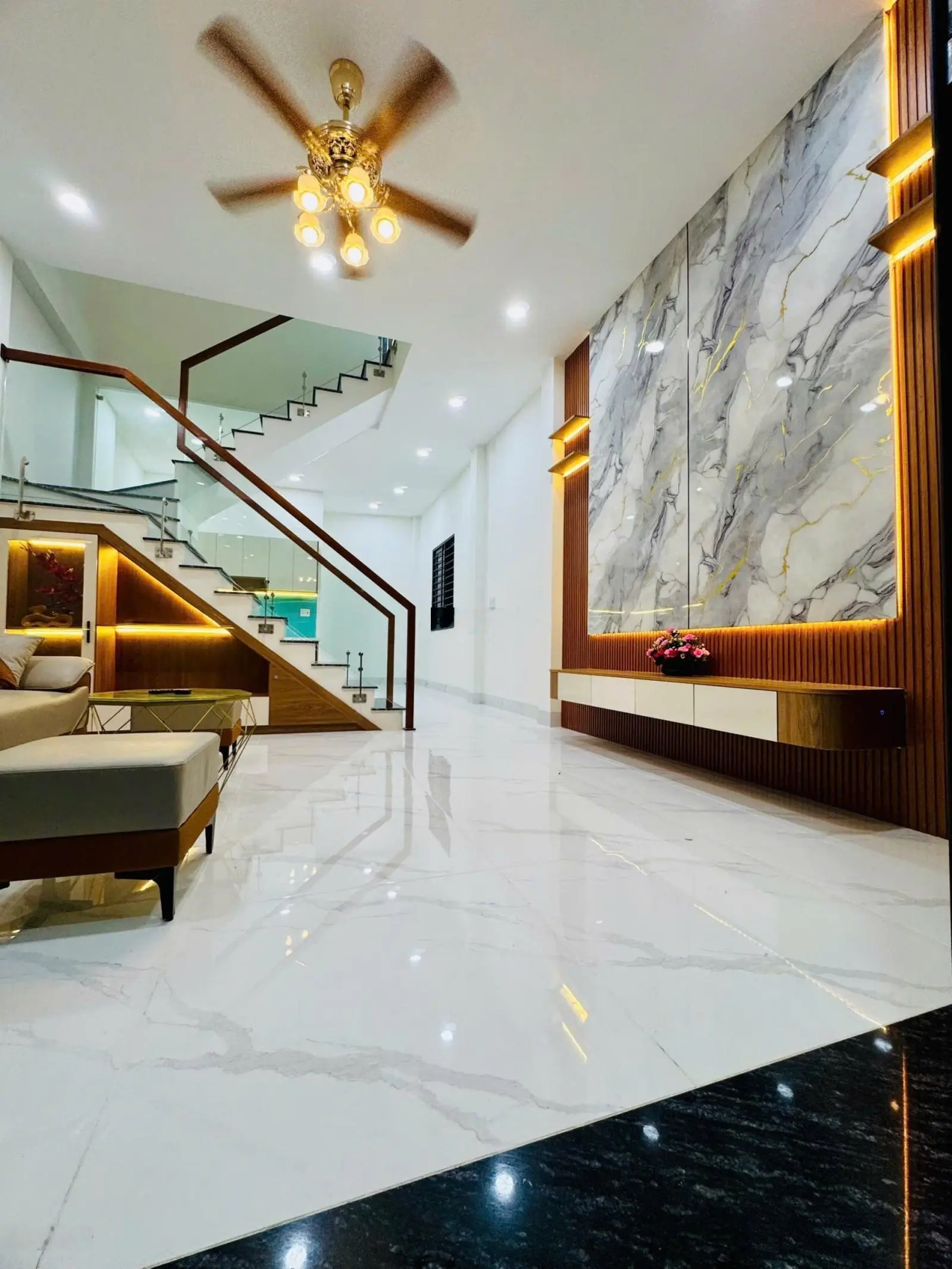 Bán nhà Phú Hoà , giá rẻ nhất khu , có đầy đủ nội thất và nhà rất đẹp , 2pn 2wc giá chỉ 2ty550
