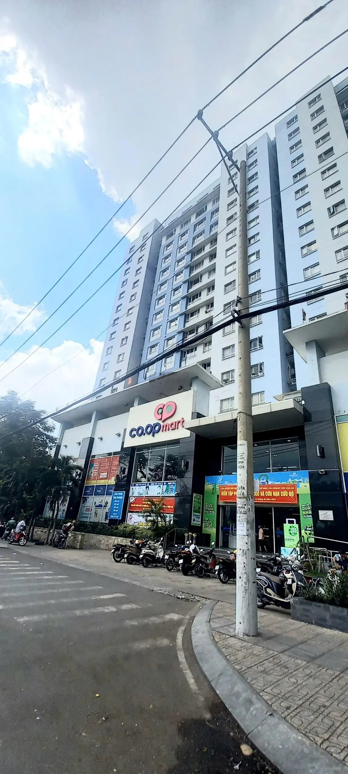 HIẾM! Đường 12m có vỉa hè Chu Văn An, ngang 4m, 72m2, 5 tầng, cho thuê 40tr/tháng
