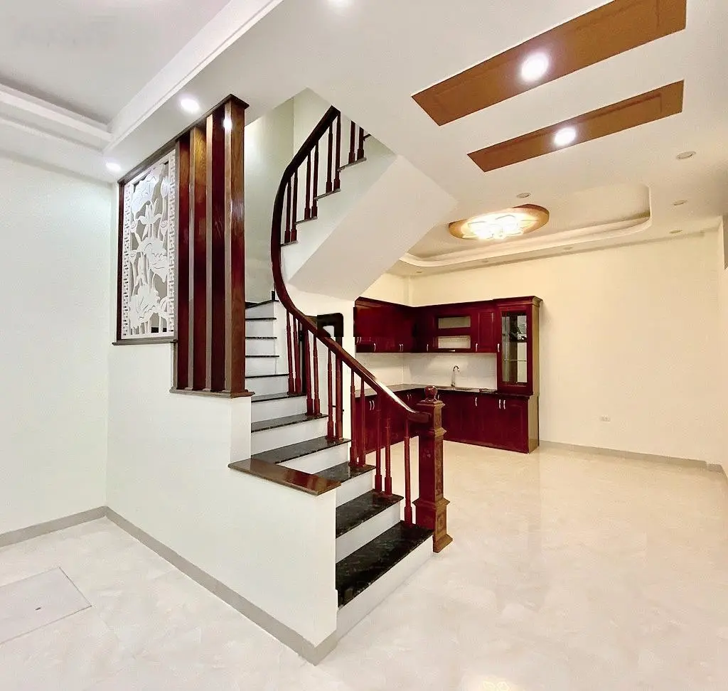 Bán nhà Phú Minh , 35m2 , 5 tầng , 4,8 tỷ , vài bước ra ô tô , bãi đỗ xe 30m , vị trí tuyệt vời .