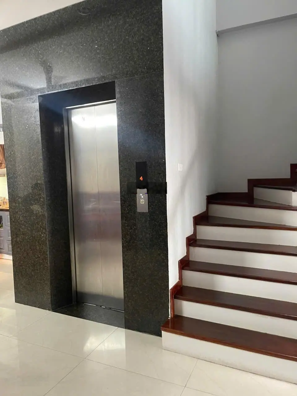 Bán nhà mặt hồ Ngọc Lâm 82m2, MT 5m 5 tầng nội thất xịn, thang máy tại Ngọc Lâm, LB giá 25.2 tỷ