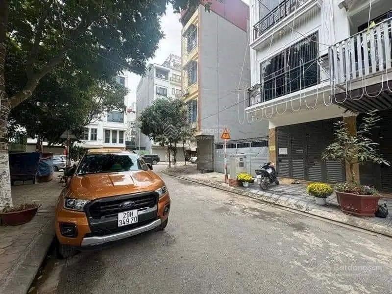 Chính chủ bán nhà đẹp ngõ 61 phố giang văn minh - gần phố - cách 10 m ô tô tránh -6 ngủ- nhà dân