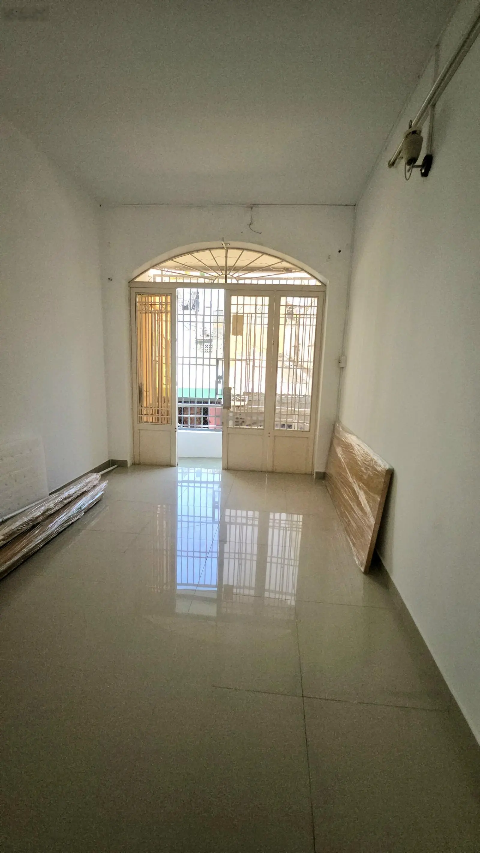 Nhà bán quận 4, 36m2 đất, dân cư hiện hữu, không lo giải toả, 2 tầng hoàn công, nhà vuông vắn