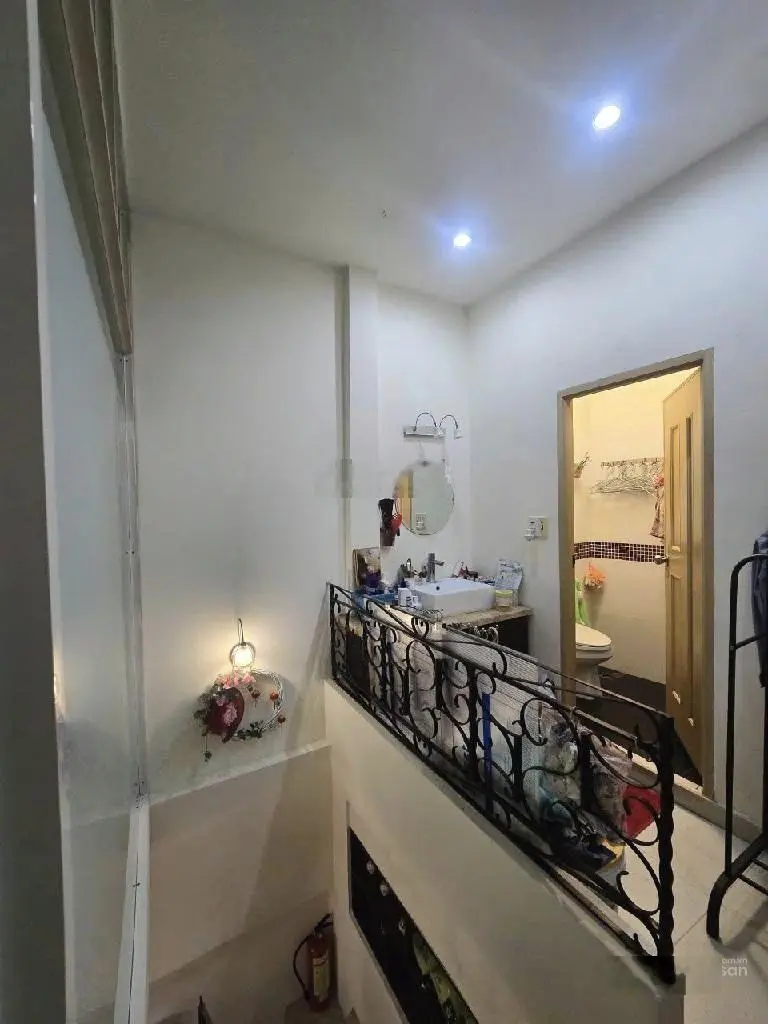 Bán gấp giảm mạnh 500tr, hẻm xe tải thông, Dạ Nam, quận 8, 31m2, mới đẹp, nhỉnh 3 tỷ