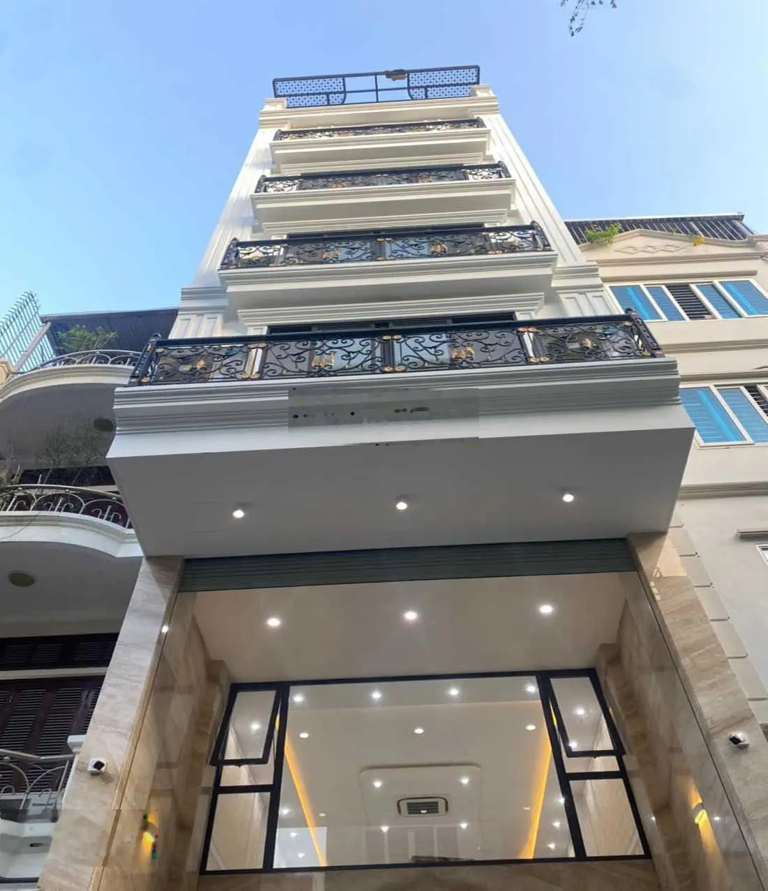 Tòa nhà văn phòng, 9 tầng, gần 100m2, tại Nguyễn Xiển, Q. Thanh Xuân, vỉa hè 4m