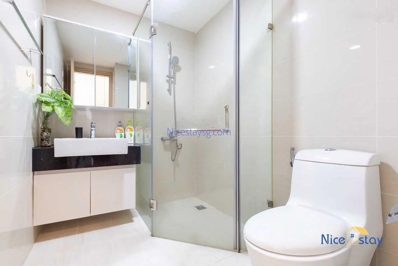 Cần BÁN căn officetel, 36m2, Giá 2ty300, trừ lại cho khách 70tr, có sẵn HĐ thuê 0908 457 *** Linh