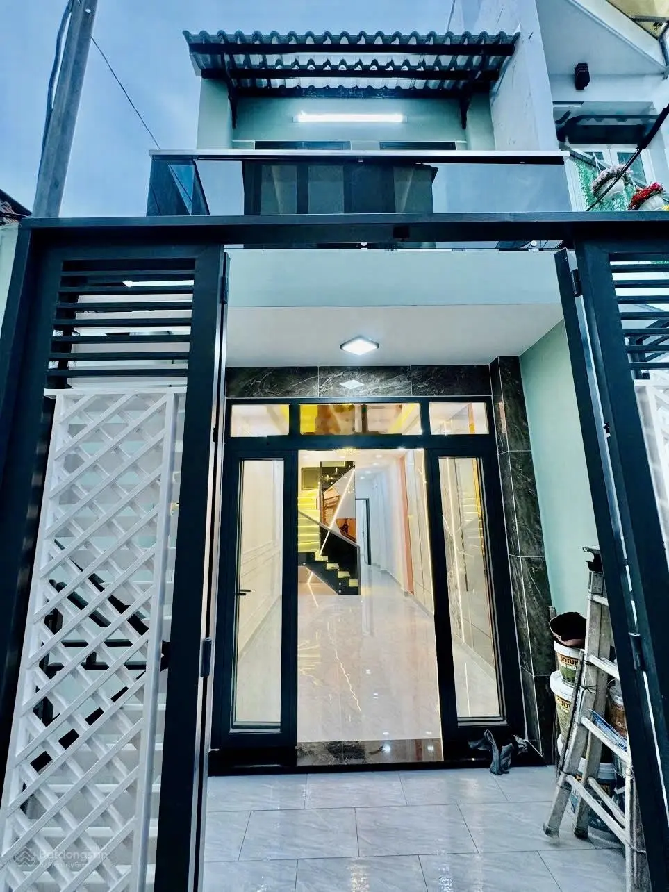 - BÁN NHÀ Q4 KHU DÂN CƯ HIỆN HỮU KHÔNG LO GIẢI TOẢ nNguyễn Thần Hiến, Phường 18, Quận 4, TPHCM.