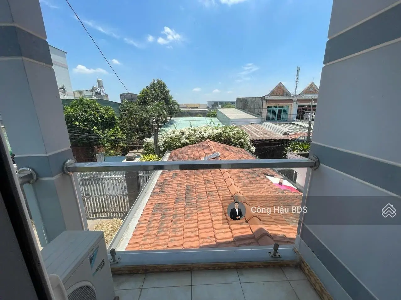 Nhà Lầu Trệt- Sổ Hoàn Công. DT: 106M2. (4x 26.5M). Đường nhựa 5M Thông. Cách QL 1K chỉ 100M.