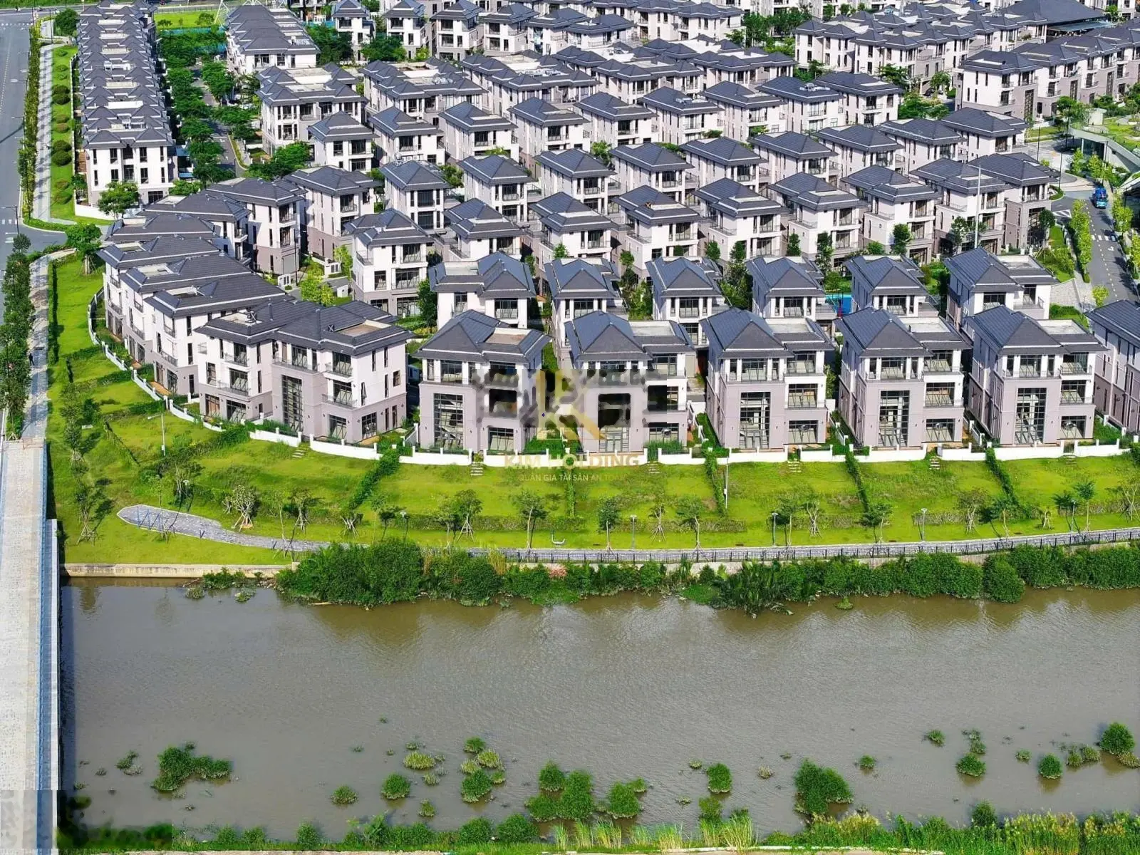 Cần bán gấp căn biệt thự song lập 200m giá tốt nhất thị trường