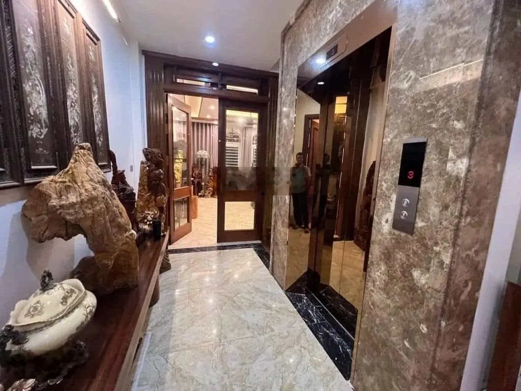 Bán nhà TT Cầu Giấy 45m2 - 6 tầng thang máy - ô tô ngủ trong nhà - nhà đẹp full nội thất