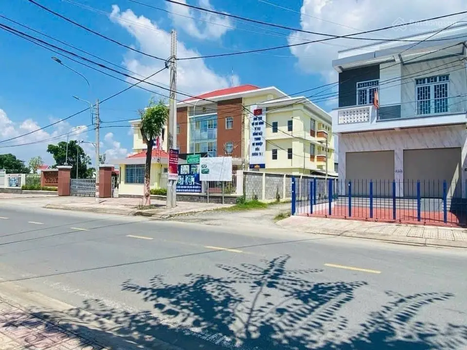 Lô thổ góc 2 mặt tiền QL 50, trung tâm thị trấn Cần Giuộc, 233m2