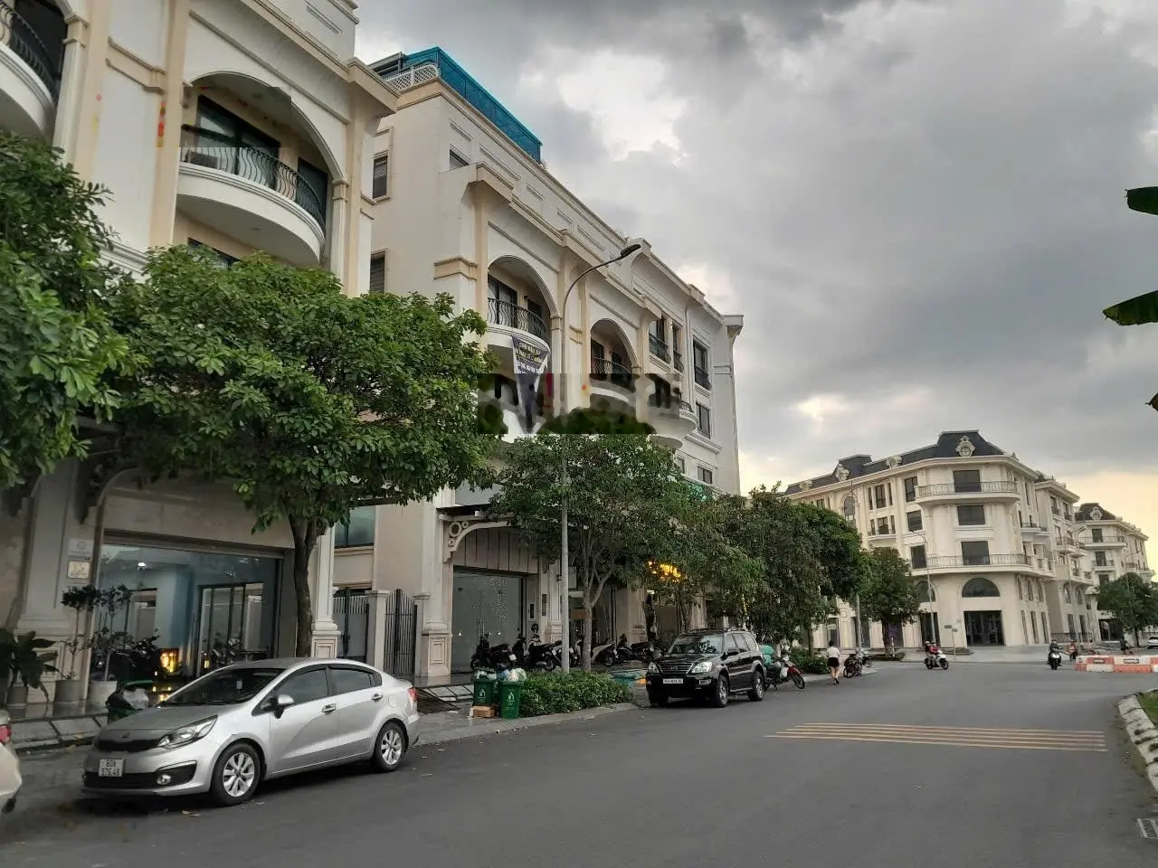 Nhà 5 tầng lô góc 2 mặt tiền kinh doanh KĐT Vạn Phúc CiTy, 147m2, ngang 7m, giá chỉ 36 tỷ TL.