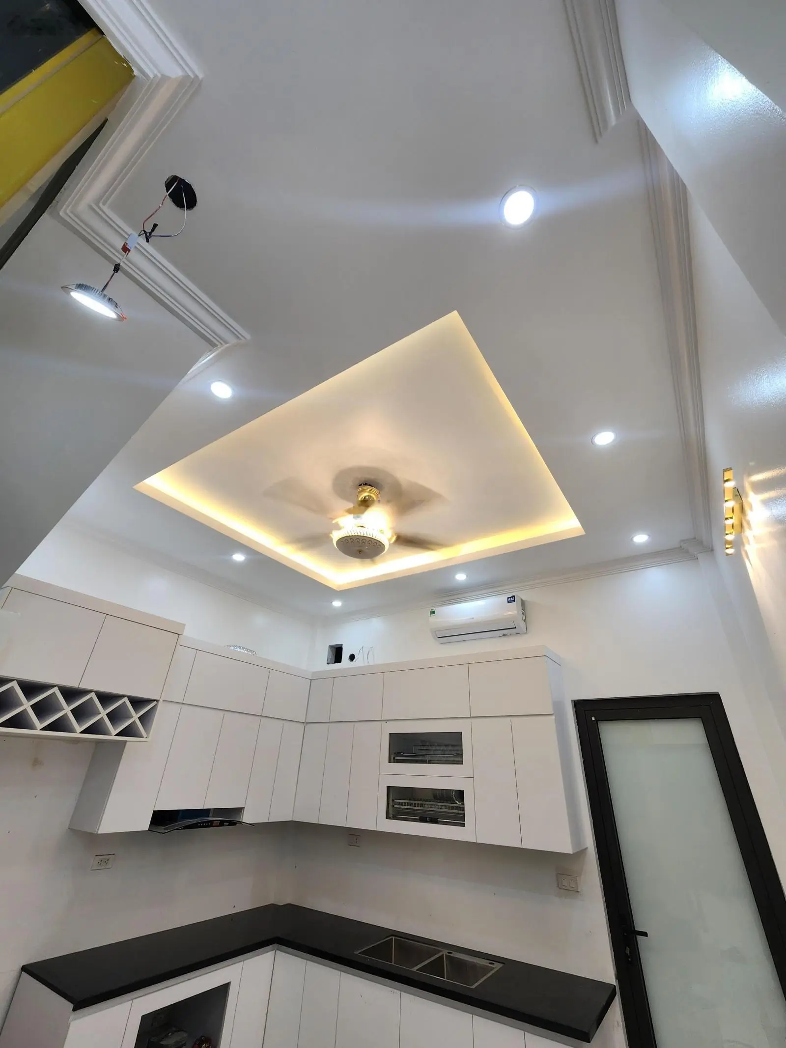 Đống Đa, Trung Liệt 40/50m2, 5 tầng, 4m mặt tiền, phân lô, thang máy, ô tô -Lh Giang 0979388189
