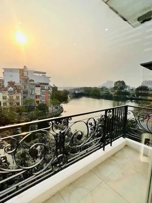 Bán nhà mặt phố Yên Hoa Yên Phụ Tây Hồ. Lô góc view hồ tây 24,8 tỷ