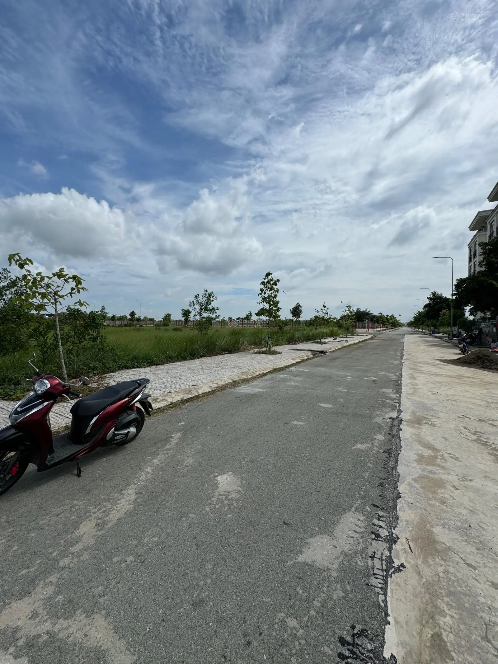 Bán biệt thự view công viên , 10x 17.5 Kdc Tân đô , đương 11D , giá chỉ 2 tỷ 900 triệu
