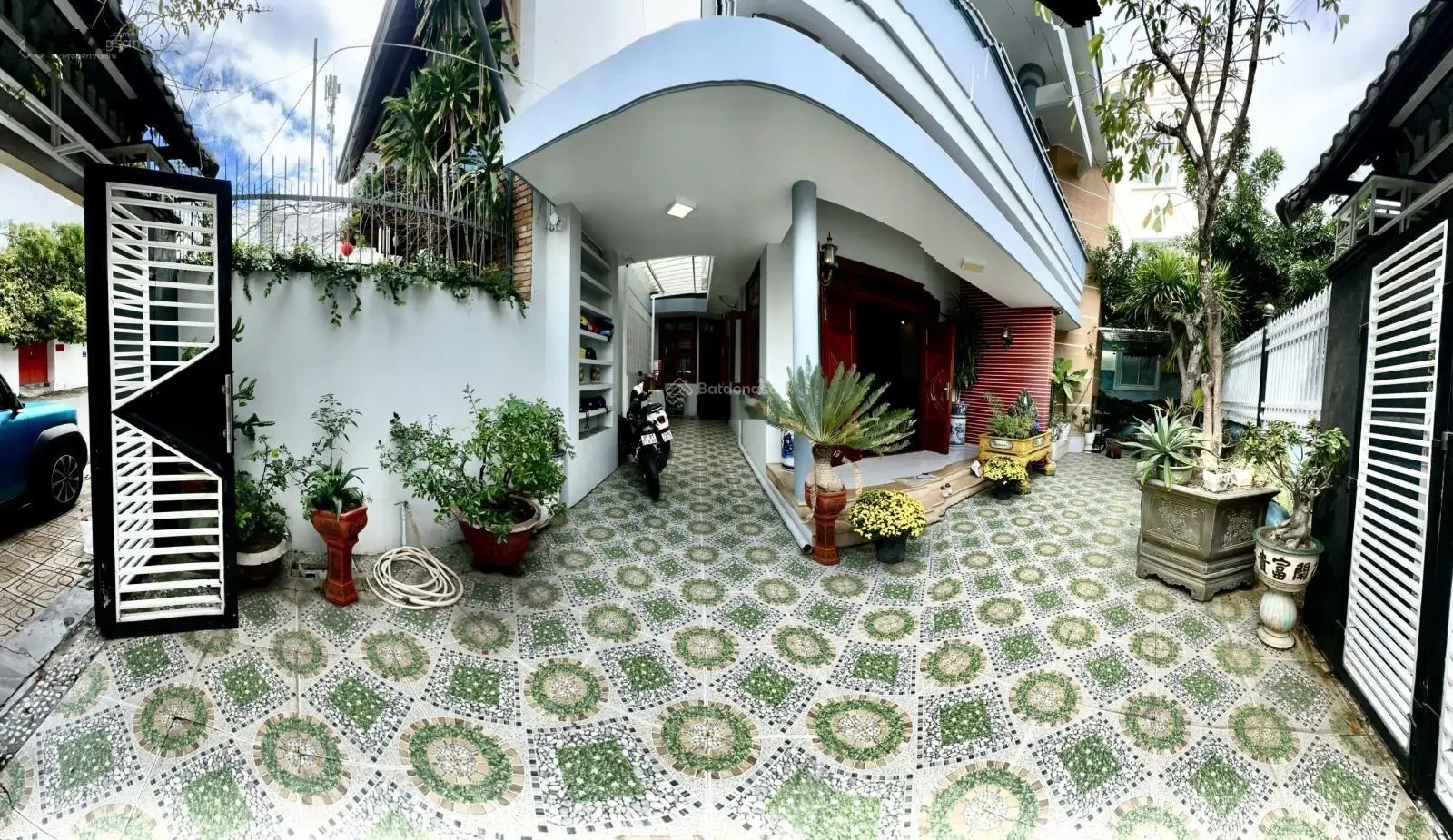 Biển Hòn chồng- bán nhà kiểu biệt thự sân vườn đi bộ ra tắm biển tại phường Vĩnh Hải tp Nha Trang
